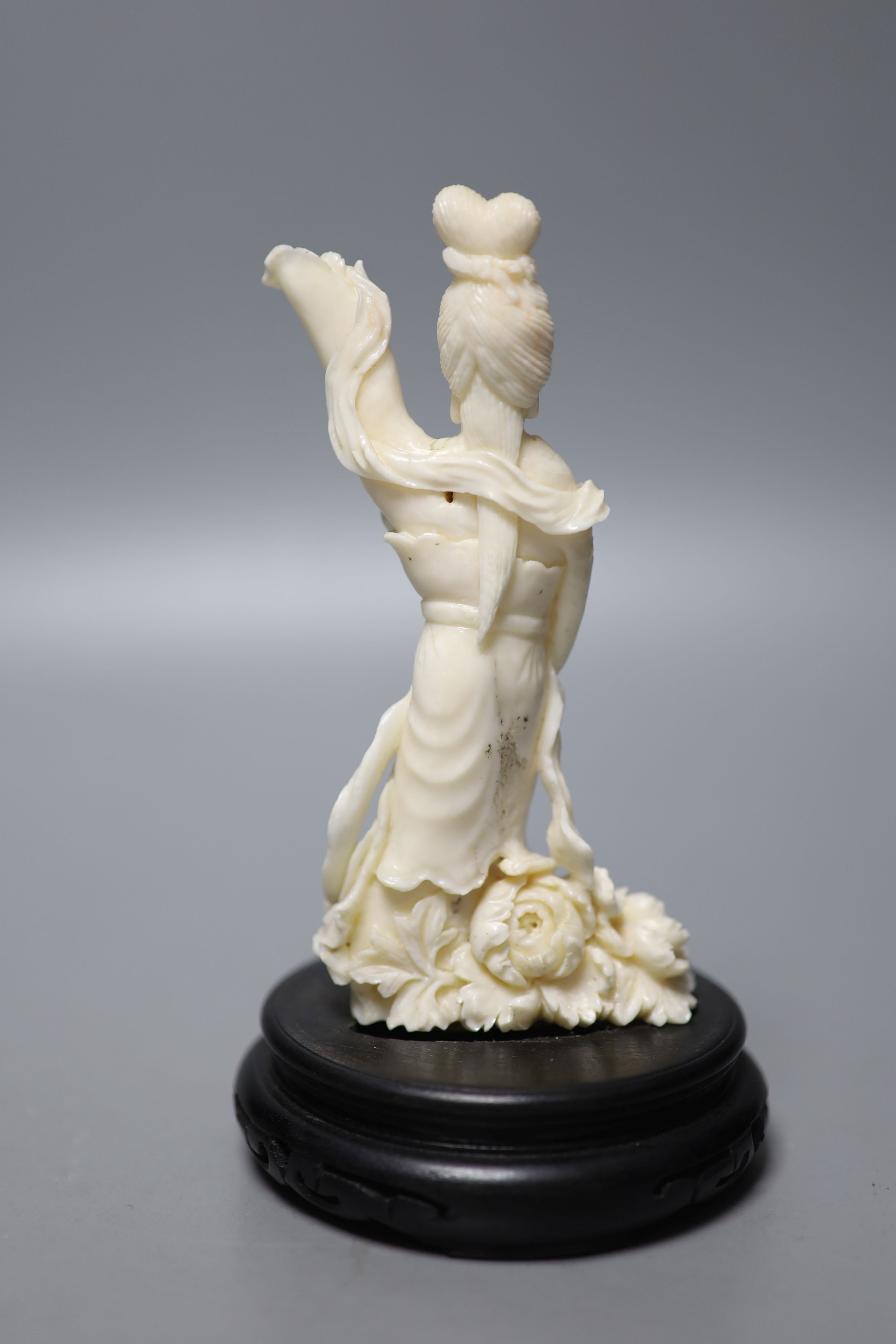 A Chinese white coral carving of a lady, 13.5cm, 177g